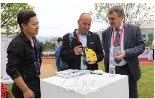 【机器人的狂欢】第五届中国机器人峰会盛大举行   Robosea水下机器人引众人围观